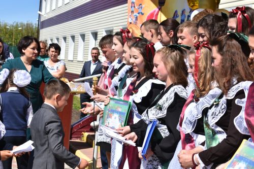 Последний звонок прозвенел для выпускников Федоровской школы