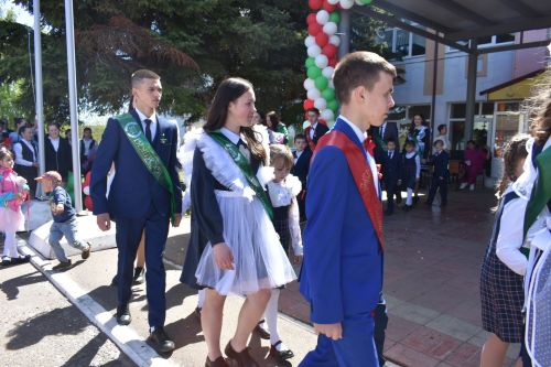 В Большекайбицкой школе прозвенел последний звонок