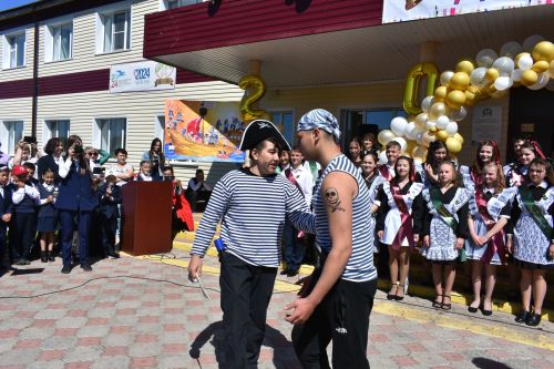 Последний звонок прозвенел для выпускников Федоровской школы