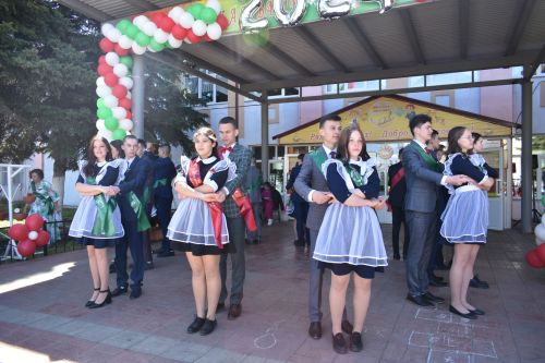 В Большекайбицкой школе прозвенел последний звонок