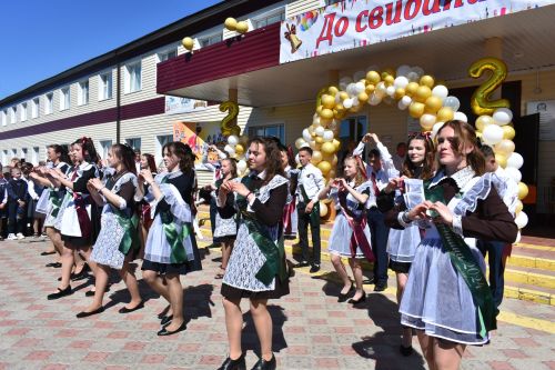 Последний звонок прозвенел для выпускников Федоровской школы