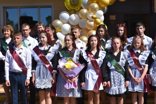 Последний звонок прозвенел для выпускников Федоровской школы