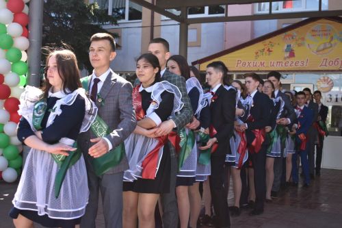 В Большекайбицкой школе прозвенел последний звонок