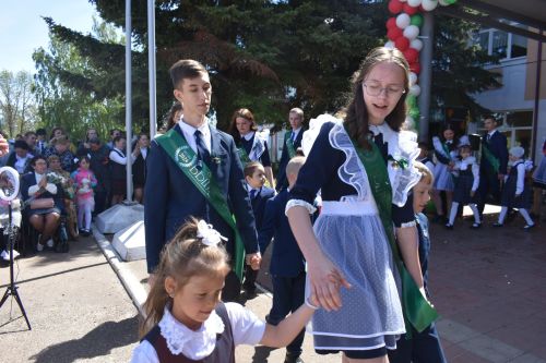 В Большекайбицкой школе прозвенел последний звонок
