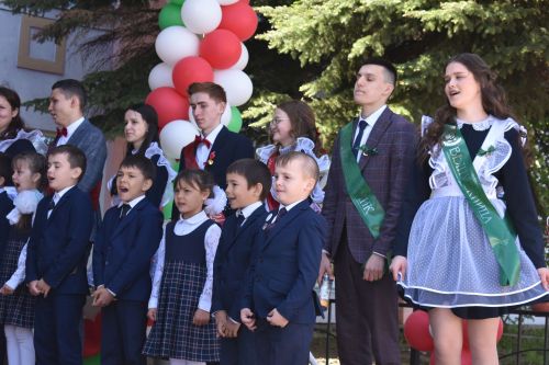 В Большекайбицкой школе прозвенел последний звонок