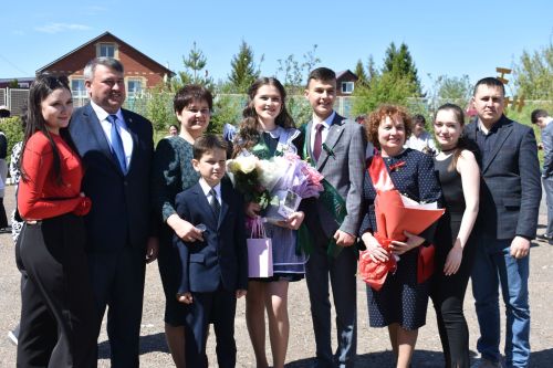 В Большекайбицкой школе прозвенел последний звонок