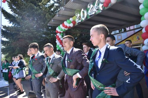 В Большекайбицкой школе прозвенел последний звонок