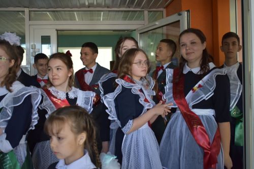 В Большекайбицкой школе прозвенел последний звонок