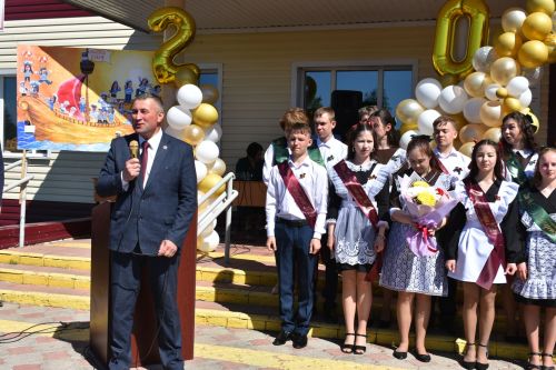 Последний звонок прозвенел для выпускников Федоровской школы