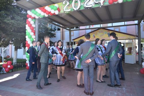 В Большекайбицкой школе прозвенел последний звонок