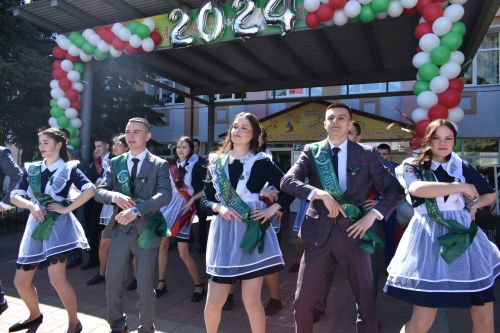 В Большекайбицкой школе прозвенел последний звонок