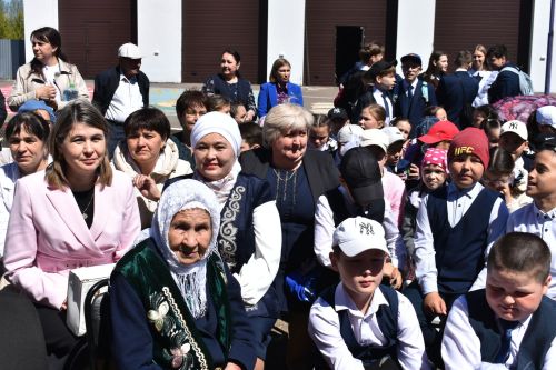 В Большекайбицкой школе прозвенел последний звонок