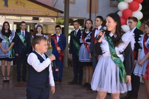 В Большекайбицкой школе прозвенел последний звонок