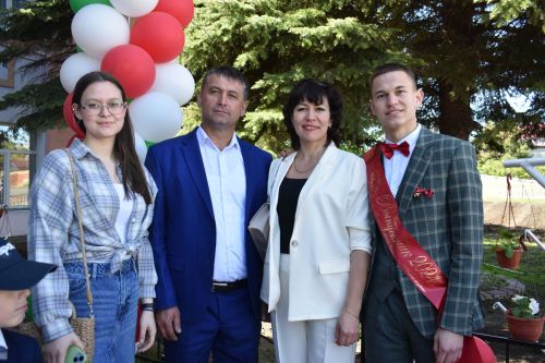 В Большекайбицкой школе прозвенел последний звонок