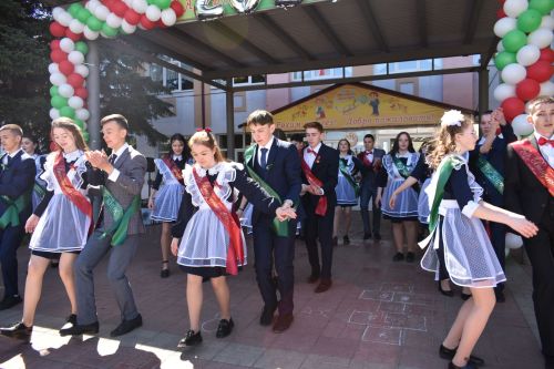 В Большекайбицкой школе прозвенел последний звонок