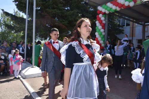 В Большекайбицкой школе прозвенел последний звонок
