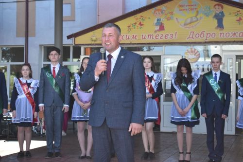 В Большекайбицкой школе прозвенел последний звонок