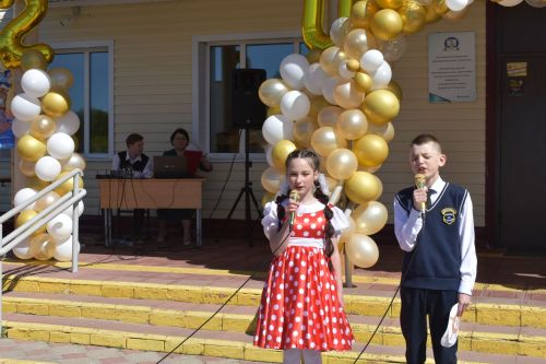 Последний звонок прозвенел для выпускников Федоровской школы
