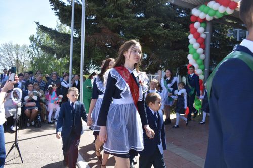 В Большекайбицкой школе прозвенел последний звонок