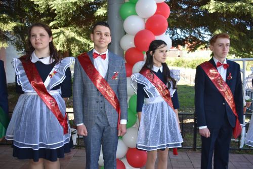 В Большекайбицкой школе прозвенел последний звонок