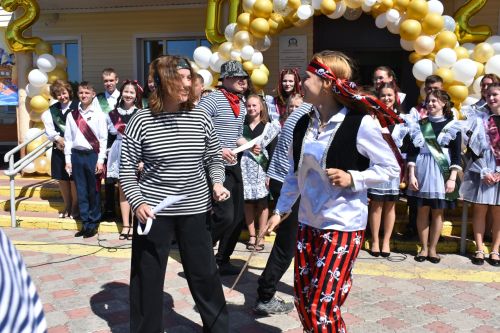 Последний звонок прозвенел для выпускников Федоровской школы