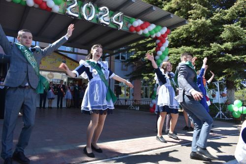 В Большекайбицкой школе прозвенел последний звонок