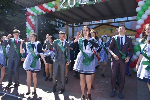В Большекайбицкой школе прозвенел последний звонок
