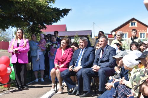 В Большекайбицкой школе прозвенел последний звонок