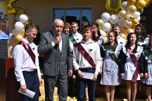 Последний звонок прозвенел для выпускников Федоровской школы