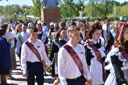 Последний звонок прозвенел для выпускников Федоровской школы