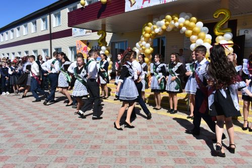 Последний звонок прозвенел для выпускников Федоровской школы