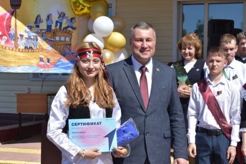 Последний звонок прозвенел для выпускников Федоровской школы