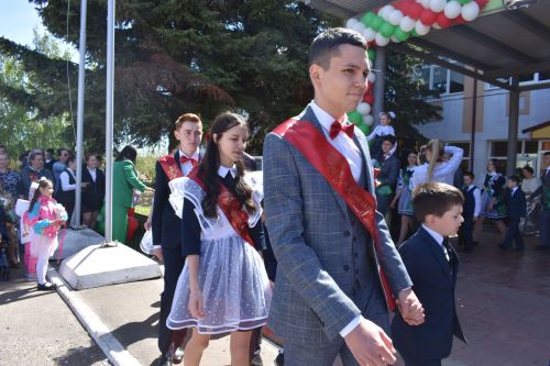 В Большекайбицкой школе прозвенел последний звонок