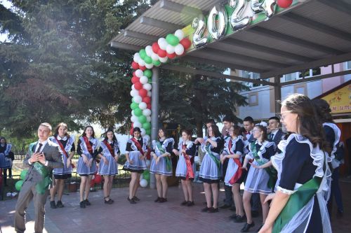 В Большекайбицкой школе прозвенел последний звонок