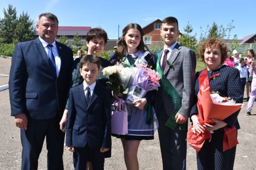 В Большекайбицкой школе прозвенел последний звонок