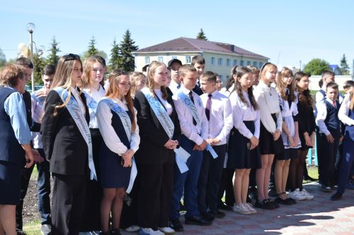 Последний звонок прозвенел для выпускников Федоровской школы