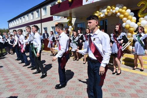Последний звонок прозвенел для выпускников Федоровской школы