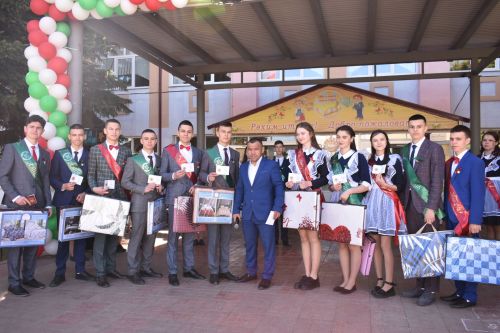 В Большекайбицкой школе прозвенел последний звонок