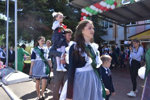В Большекайбицкой школе прозвенел последний звонок