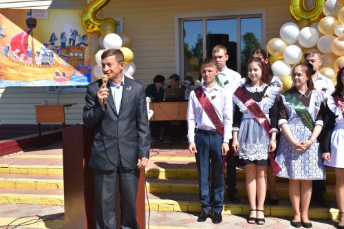 Последний звонок прозвенел для выпускников Федоровской школы