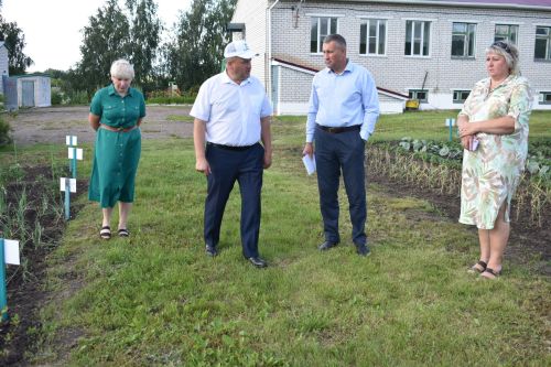 Кайбыч районы башлыгы мәктәпләрнең һәм балалар бакчаларының яңа уку елына әзерлеге белән танышты