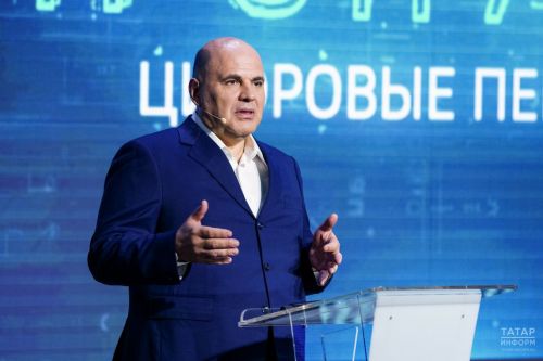 Мишустин поручил включить в нацпроект развитие рынка услуг для семей с детьми