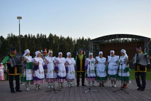 Кайбычта кичке уен гөрләп узды