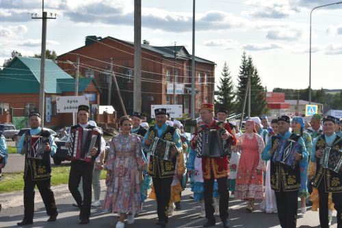 Кайбычта кичке уен гөрләп узды