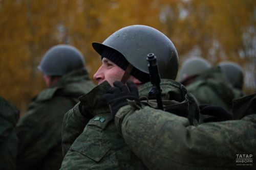 «Лезть к нам лучше не стоит»: как боец СВО из Татарстана спас 12 человек от «Бабы-яги»