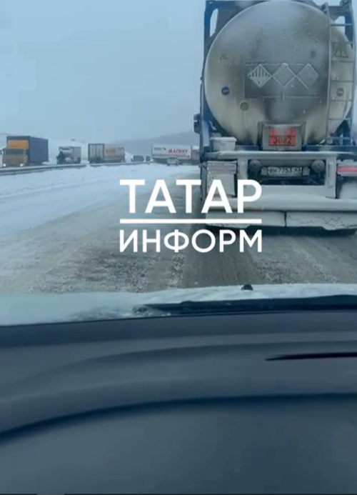 На трассе М7 фура пробила отбойник и вылетела на встречку