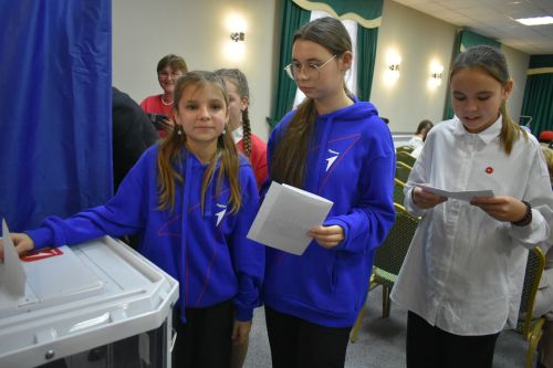 В Кайбицах на выборах в местный совет Движения Первых принял участие помощник Раиса РТ, руководитель регионального отделения Движения Первых в Татарстане Тимур Сулейманов