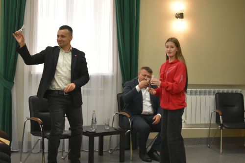 В Кайбицах на выборах в местный совет Движения Первых принял участие помощник Раиса РТ, руководитель регионального отделения Движения Первых в Татарстане Тимур Сулейманов