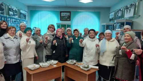 Кайбычның ветераннар советлары рәисләре СВОга гуманитар йөк әзерләү буенча Апас волонтерларының тәҗрибәсен өйрәнергә барды