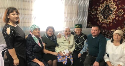 В деревне Бурундуки в рамках подготовки к Году защитника Отечества продолжается акция «Дети войны»
